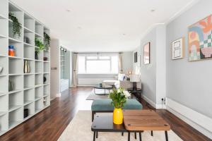Excellent 3 bed House Hyde Park