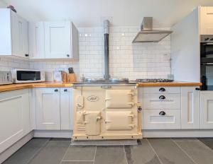 The Old Barn near St Ives - Rustic Charm & Space