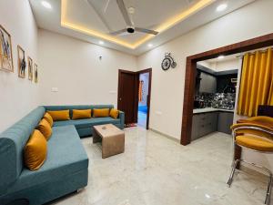 Home Escape 1BHK Bliss with Balcony Near Mahalaxmi Nagar