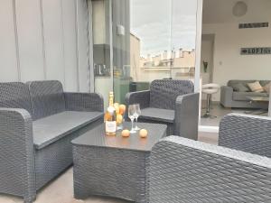 Modern Top-Floor Apartment with Terrace, Pool & Free Private Parking
