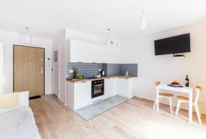 Yellow Apartment z Tarasem