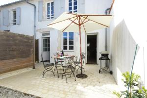 Maisons de vacances 206 L-Ecoliere Renovated House : Maison 4 Chambres