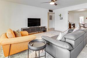 3 Mi to Dtwn Shops & Eats: Mesa Home w Pool!