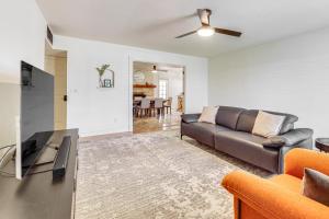 3 Mi to Dtwn Shops & Eats: Mesa Home w Pool!
