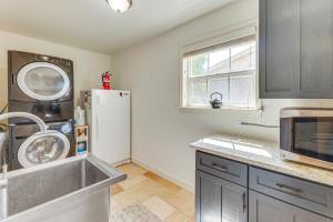 3 Mi to Dtwn Shops & Eats: Mesa Home w Pool!