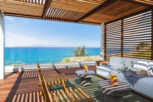 Villa Lara - Stylish Retreat with Beach Access