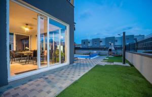 Lovely Home In Privlaka