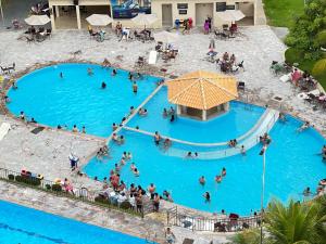 Flat com Piscinas Termais e Área de Lazer Completa