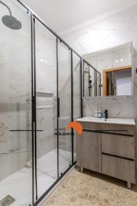 #256 Sea & Sun View by Home Holidays