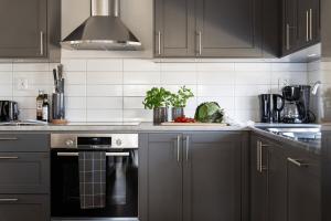 Guestly Homes - Stylish 3BR Stay in Peaceful Surroundings