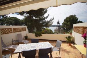 Grande terrasse vue mer, plancha, piscine, 2 chambres