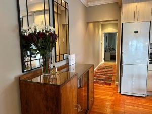 Above Cape Town Ocean Views and Quiet Nights