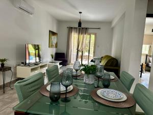 beautiful apartment near the sea and a large private garden