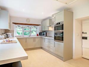 4 Bed in Charmouth THEFA