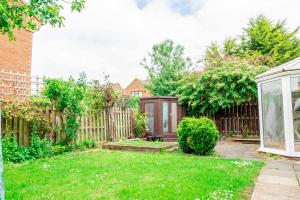 Spacious 4 Bedroom Home in Central Milton Keynes