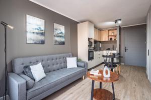 Centro Cívico | Compañía | Piscina | GYM | Wi-Fi | Terraza y Parrilla | Security 247