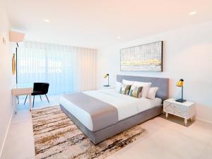 Poolside Garden View Luxury Apartment