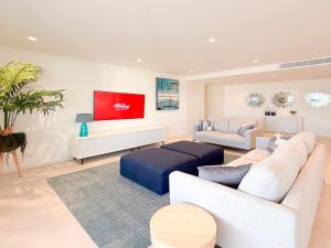 Poolside Garden View Luxury Apartment