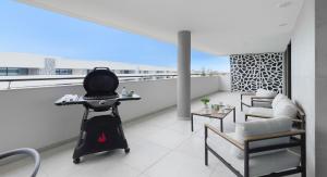 Poolside Garden View Luxury Apartment