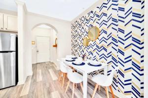 2BR Queen bed Condo - Pool - Near Disney