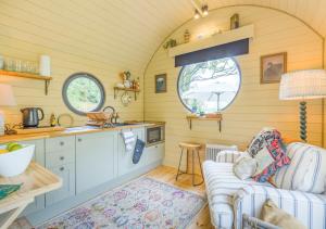 The Pod - Riverside Retreat