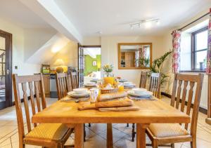 Ty Mawr Coach House