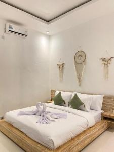 Lake Side Retreat & hot spring