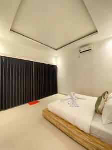 Lake Side Retreat & hot spring