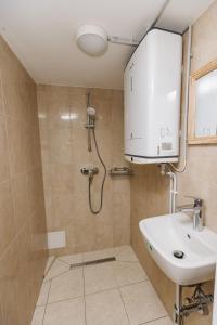 Komac Apartma & Glamping BLED