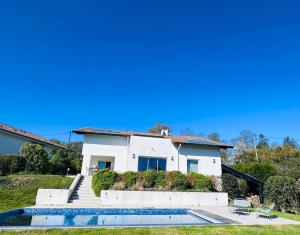 Maison avec panorama sur les montagnes basque
