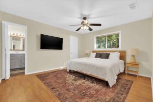 Zilker Home 3 Bedroom 2 Bath with Backyard