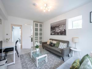 Pass the Keys 3BR Gem near Soho & Euston Balcony & Charm