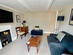 Spacious city-centre apartment in Bath