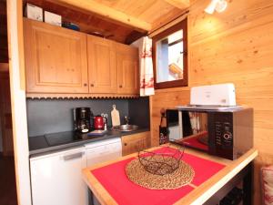 Appartements Appartement aux Saisies, 5 pers, 2 ch, balcon, TV, cuisine equipee - FR-1-293-205 : photos des chambres