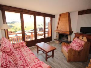 Les Saisies: Grand 2 pièces cabine, 6 pers, cheminée, balcon sud, wifi - FR-1-293-248