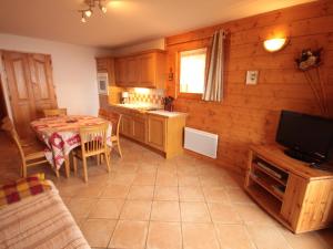 Appartements Magnifique T3 avec terrasse et garage a Villard-sur-Doron - FR-1-293-254 : photos des chambres