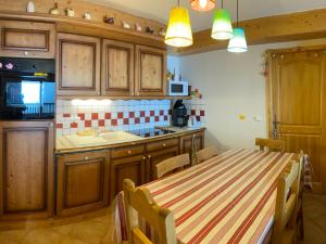 Appartements Appartement lumineux 8 pers avec piscine et parking pres des pistes a Villard-sur-Doron - FR-1-293-363 : photos des chambres