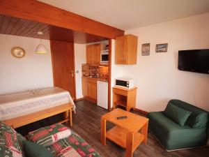 Studio cabine Les Saisies, 4 pers, balcon sud, TV, proche pistes - FR-1-293-332