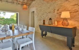Villas Villa piscine etang et foret : photos des chambres