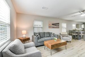 Steps to Seawall Fenced Family Home in Galveston!