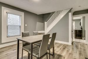 2 Mi to Mass Ave Convenient Townhome with Yard!