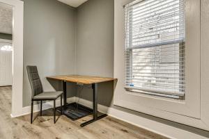 2 Mi to Mass Ave Convenient Townhome with Yard!