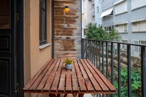 Charming 1BR Flat with Balcony in Cihangir