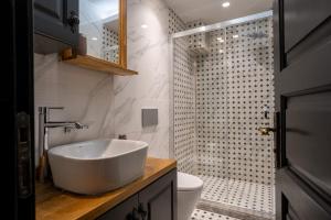 Charming 1BR Flat with Balcony in Cihangir