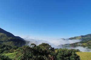 Chalé com Jacuzzi e deck com vista
