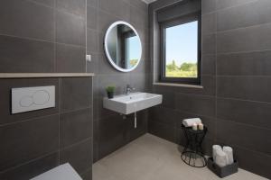 Villa Fasana-Apartment 4 by Vivi Rent