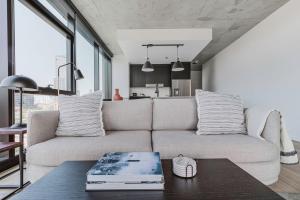 Blueground West Loop rooftop spa pool gym CHI-1096