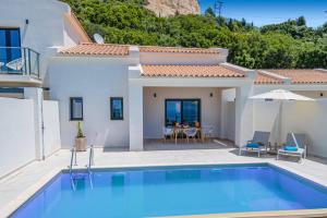 Villa Straw Cottage by Villa Plus