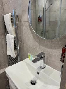 Beautiful City Centre Apartment With Garden