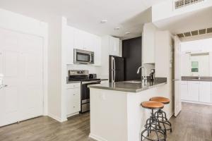 Blueground Burbank pool bbq nr studios LAX-1321